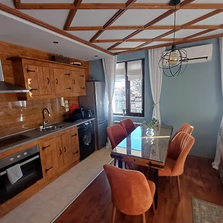 アパート Mila Vip バンスコ